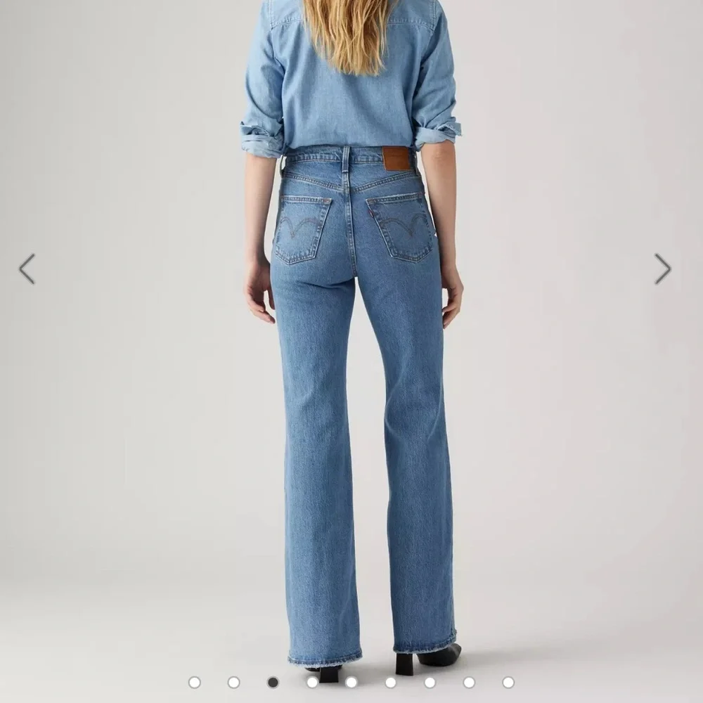 Levi's® Premium
RIBCAGE BELL WOMEN'S JEANS - Picture 3 of 11